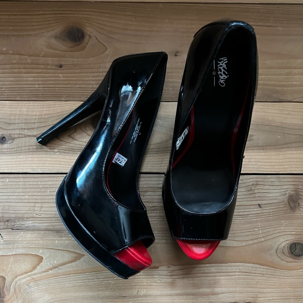 Mossimo Supply Co. Patent Leather Black and Red Peep Toe Heels 🖤❤️